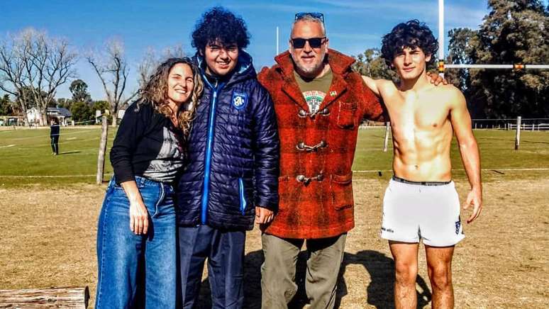 Uma das atividades em família é o rugby, esporte que os dois irmãos praticam