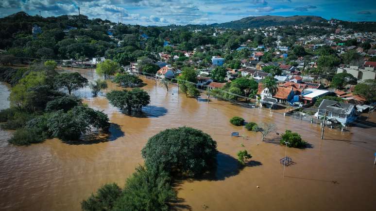 Cheia do Rio Guaíba ameaça Porto Alegre, capital do Rio Grande do Sul, após dias de chuva forte. (Imagem de 14/5/2024)