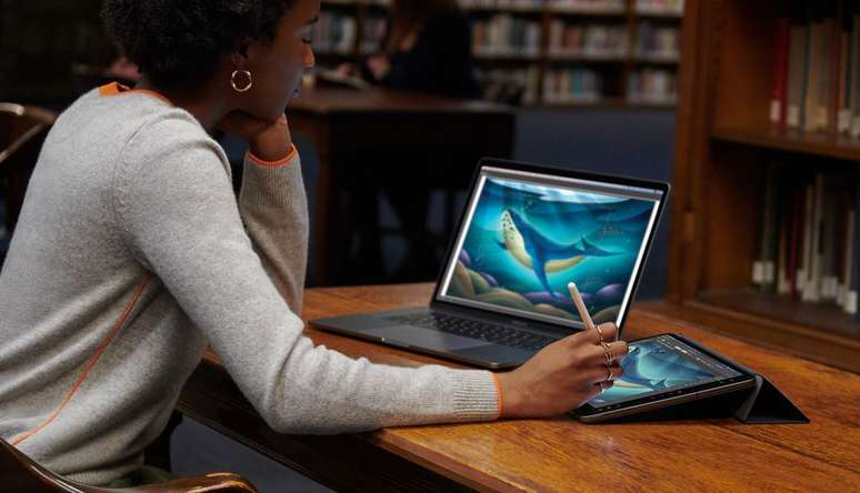 Futuros modelos de MacBook podem estrear com tela sensível ao toque, o que pode confundir ainda mais futuros consumidores (Imagem: Reprodução/Apple)
