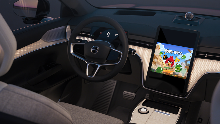 Android brings Google Cast and the Angry Birds app to cars