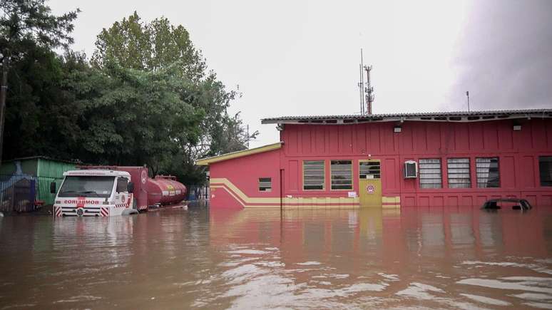 Quartel de bombeiros também ficou alagado em Eldorado do Sul