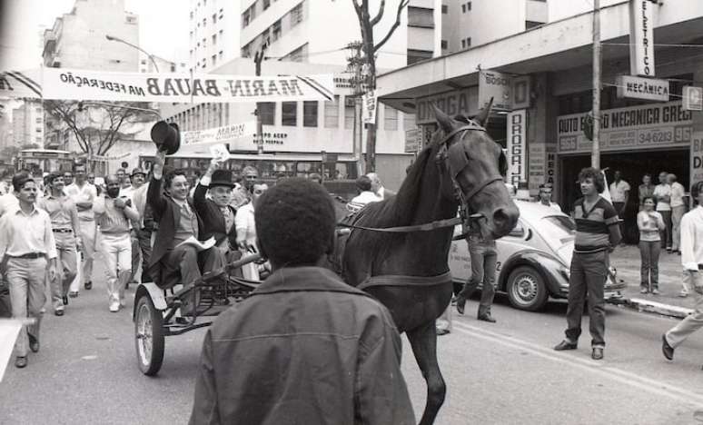 Correligionários de Marin e Chedid saudaram a chegada irreverente de Silvio Luiz e Flávio Prado à FPF - 02/01/1982.