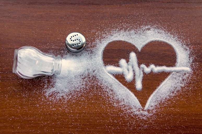 O excesso de sal na alimentação pode causar hipertensão 