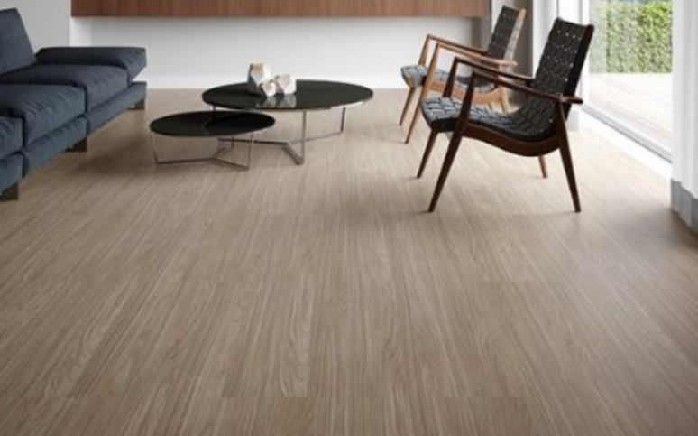 26. Nogueira Thar combina o charme natural da madeira clara com a sensação de tranquilidade e harmonia característica do estilo escandinavo – Foto: Durafloor