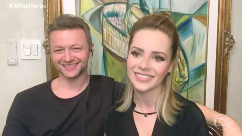 Are back?  Sandy and Lucas Lima are spotted together in Sao Paulo;  I wait!