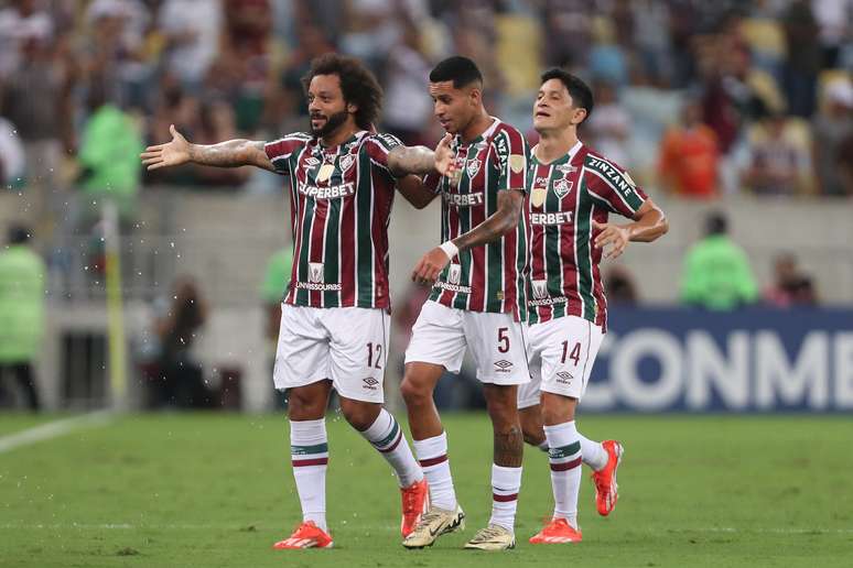 Marcelo e time do Fluminense após gol contra o Cerro (Photo by Wagner Meier/Getty Images)