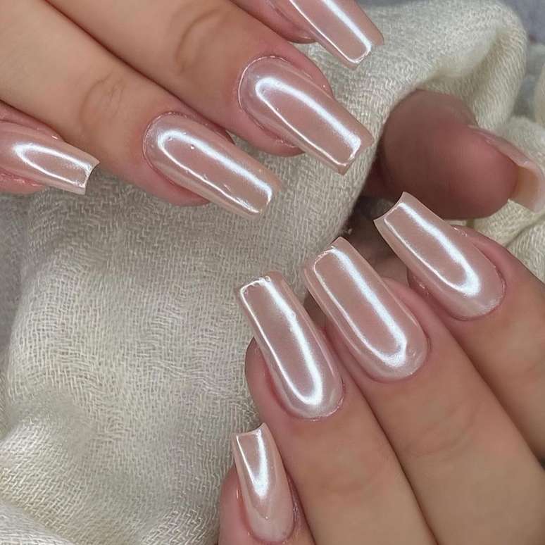 10 ideias de unhas cromadas para você se inspirar