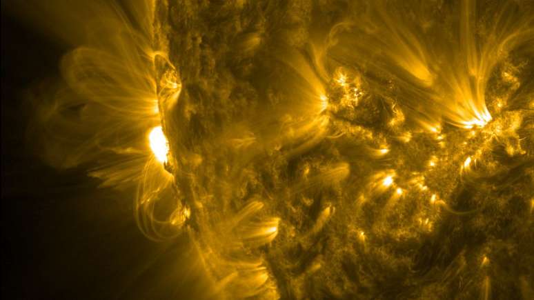 New strong solar flares cause radio blackouts