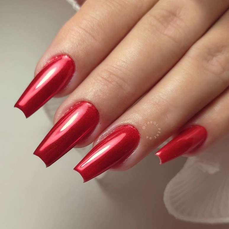 10 ideias de unhas cromadas para você se inspirar