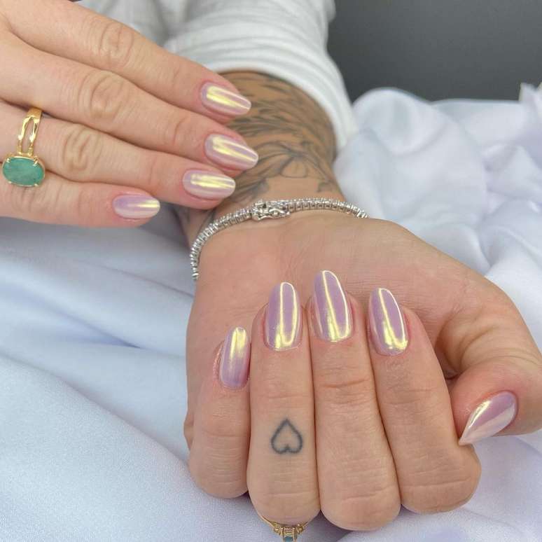 10 ideias de unhas cromadas para você se inspirar