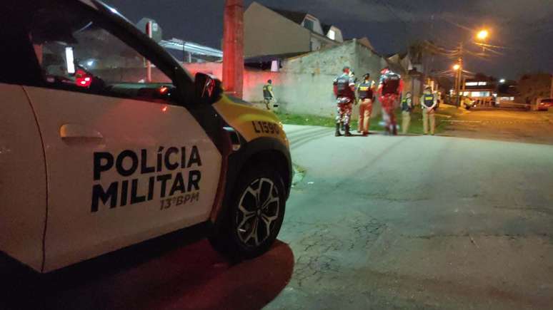 Video: A man is shot at an intersection in Curitiba;  you want the vehicle