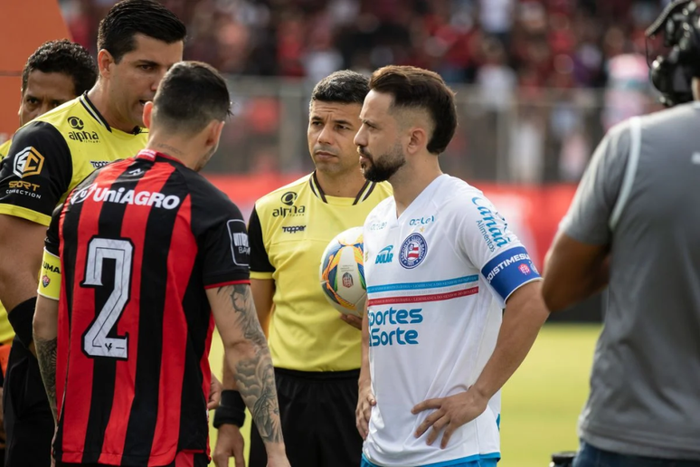 Bahia e Vitória se posicionaram de forma conjunta, na noite desta terça-feira, em defesa da paralisação temporária da Série A do Campeonato Brasileiro diante da tragédia no Rio Grande do Sul. 