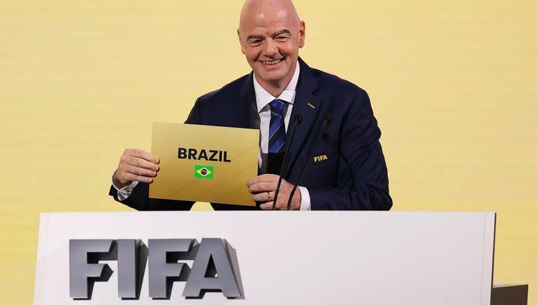 Presidente da Fifa anuncia que a próxima Copa feminina será sediada no Brasil