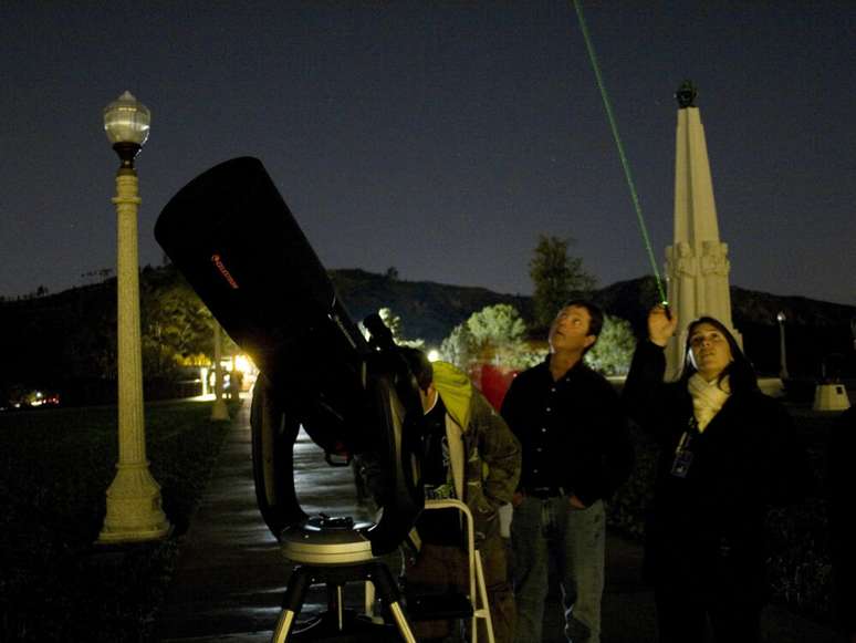 Telescópios ajudam a população a acompanhar os eventos astronômicos