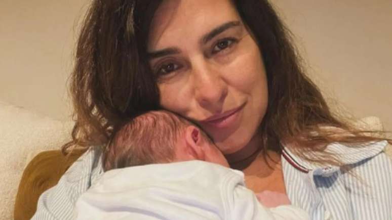 Fernanda Paes Leme celebrates her daughter’s first month and decorates the cake;  see the pictures
