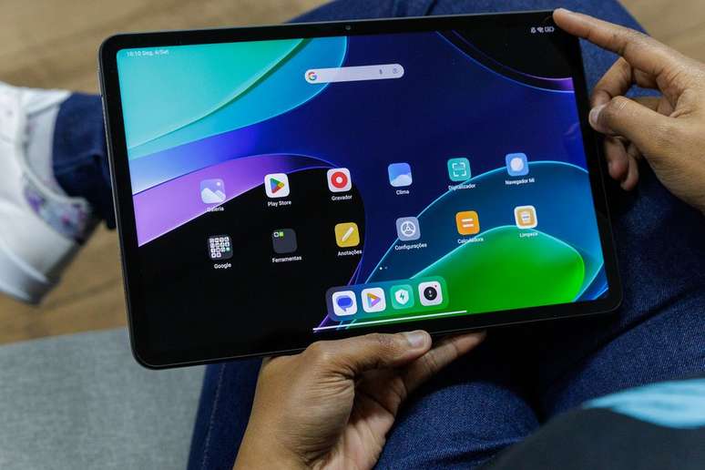 O Xiaomi Pad 6 é o melhor tablet da chinesa para leitura, pois sua tela é grande e o desempenho agradável (Imagem: Ivo Meneghel Jr/Canaltech)