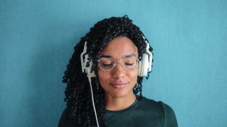 Saiba como fones de ouvido podem prejudicar além da audição