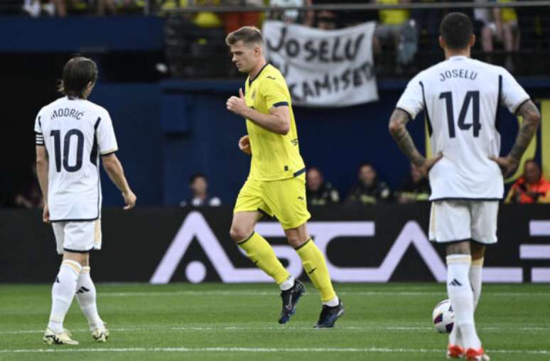 Jose Jordan/AFP via Getty Images - Legenda: Sorloth acabou com o Real Madrid neste domingo