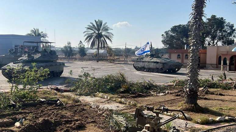 A chegada de tanques israelenses à passagem de Rafah, que liga a Faixa de Gaza ao Egito, foi um fator decisivo para o Cairo