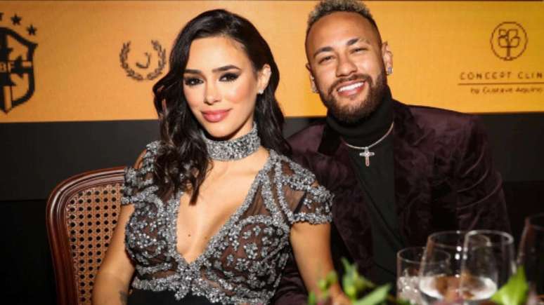 Are back?  Neymar and Biancardi show up at an event together and raise suspicions of reconciliation