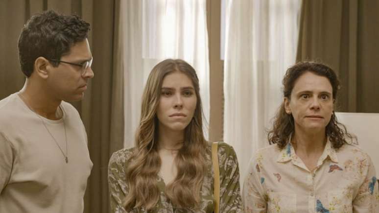 Buba (Gabriela Medeiros) reencontra a família em 'Renascer'.