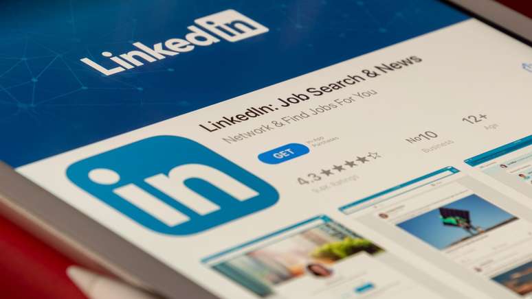 How to create a portfolio on LinkedIn