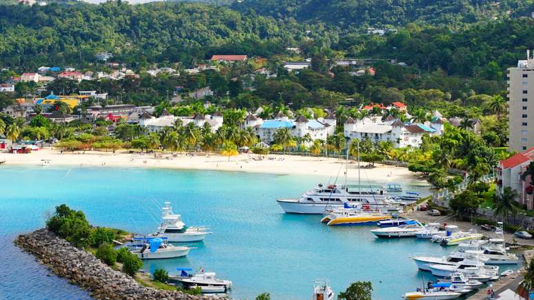 Destinos turísticos populares, como a Jamaica e as Bahamas, enfrentam altos índices de violência