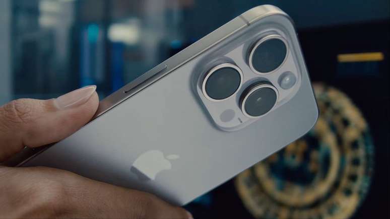 Os novos iPhone 16 Pro podem bater recordes de autonomia ao apostar em baterias de maior densidade (Imagem: Divulgação/Apple)