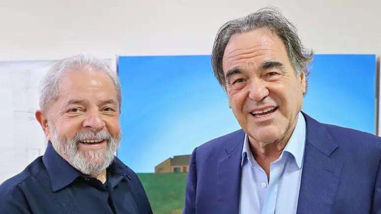 Em estreia de documentário no Festival de Cannes, Oliver Stone elogia Lula