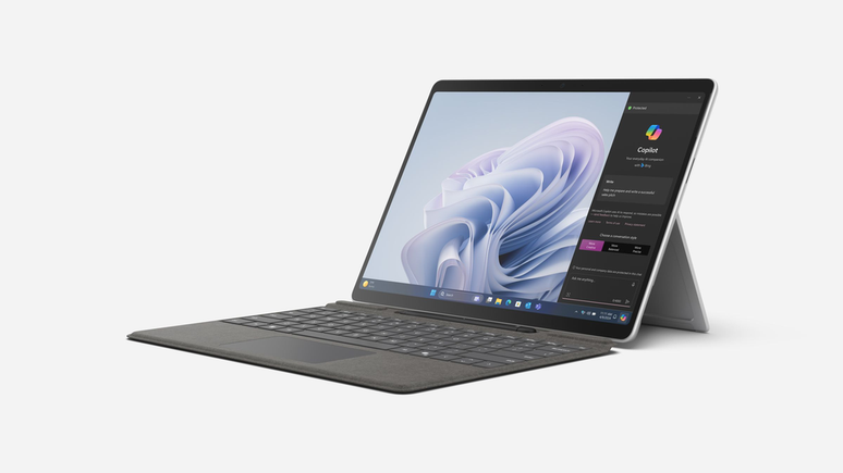 Microsoft Surface Pro 10 pode ganhar versão com chips Qualcomm Snapdragon X (Imagem: Divulgação/Microsoft)