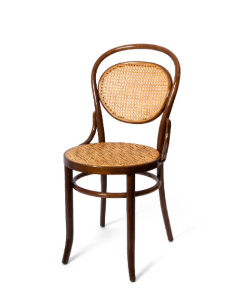 3. A cadeira Thonet, famosa por suas linhas curvas e assento de palhinha, é um marco do design do século XIX – Foto: Shutterstock