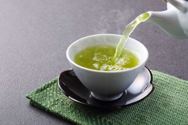 O chá verde acelera o metabolismo e contribui para o processo de emagrecimento 