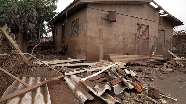 As águas do rio Taquari encobriram as residências de Moinhos causando profunda destruição