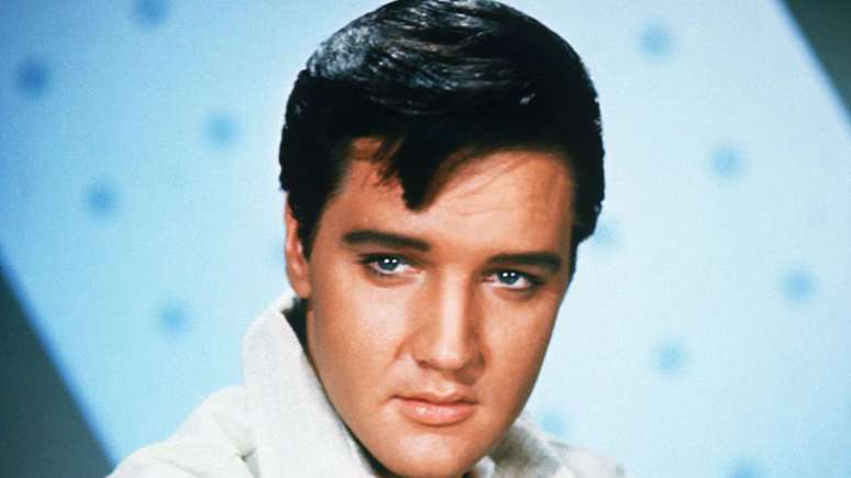 Elvis comprou a mansão Graceland em 1957 e viveu lá até morrer, duas décadas depois