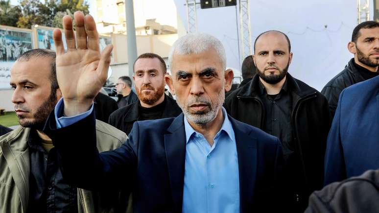 Acredita-se que Yahya Sinwar, líder do Hamas em Gaza, esteja escondido em algum lugar do território palestino