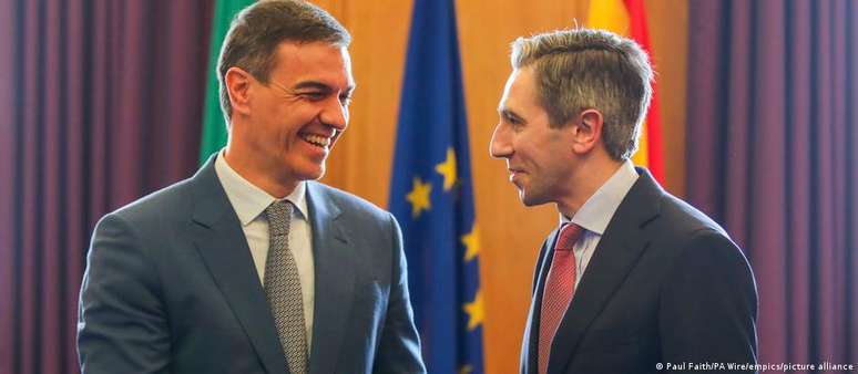 O premiê espanhol, Pedro Sanchez, e o chefe de governo da Irlanda, Simon Harris 