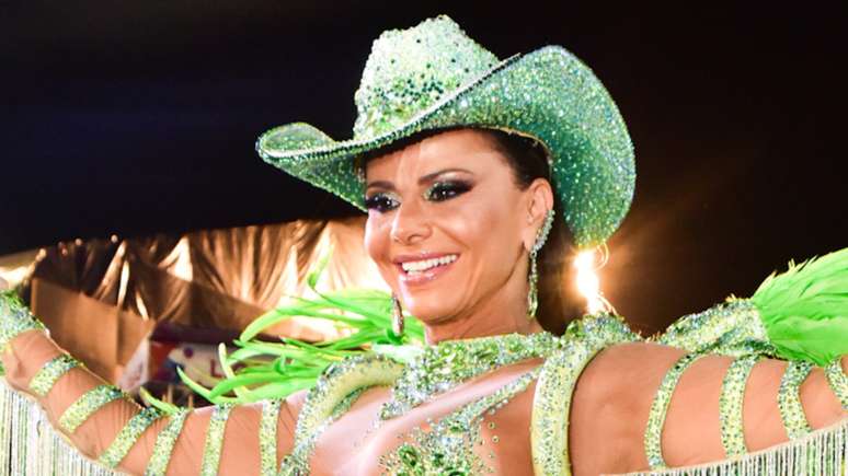 Viviane Araújo brilha no desfile da Mancha Verde no Carnaval