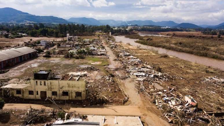 A cidade de Arroio do Meio foi uma das muitas que sofreram com as chuvas no Rio Grande do Sul, com bairros inteiramente desertos; apenas a parte central da cidade se salvou