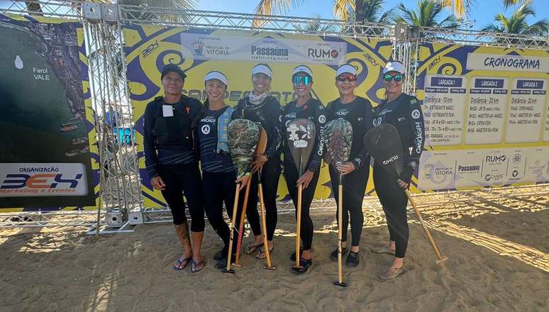 Equipe feminina de canoagem do Yacht Clube da Bahia