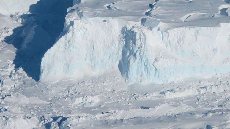 Risco de colapso e derretimento da "Geleira do Juízo Final" é maior do que o anteriormente previsto (Imagem: James Yungel/NASA)