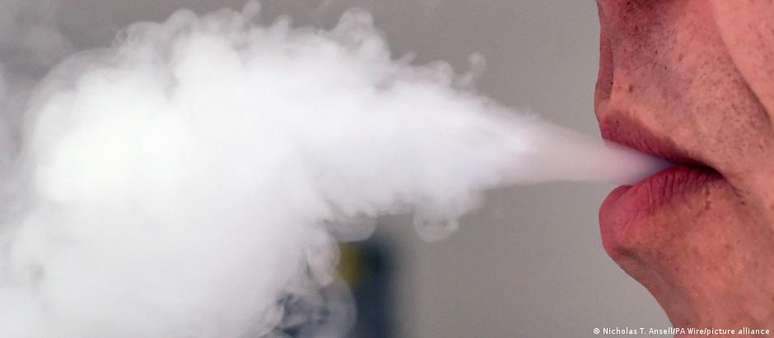 Os líquidos dos cigarros eletrônicos podem conter produtos químicos que são conhecidos por causar câncer.