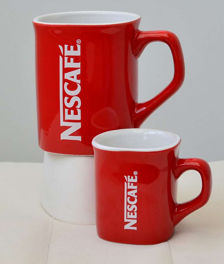 A Nestlé anunciou que vai investir R$ 1 bilhão no incremento da marca Nescafé, de café solúvel, até 2026. O objetivo é ampliar o consumo desse café fora de casa, com foco principal no consumidor jovem.