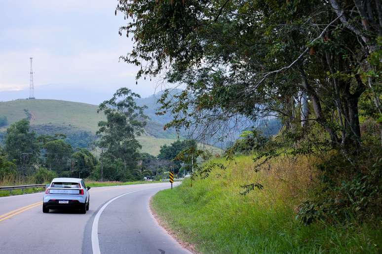 Volvo EX30 Ultra: comportamento dinâmico muito bom nas curvas