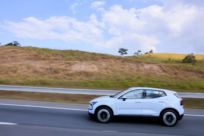 Volvo EX30 Ultra: acelerações vigorosas graças ao motor elétrico de 200 kW de potência