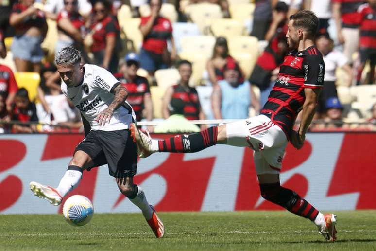 Diego Hernández em ação pelo Botafogo –