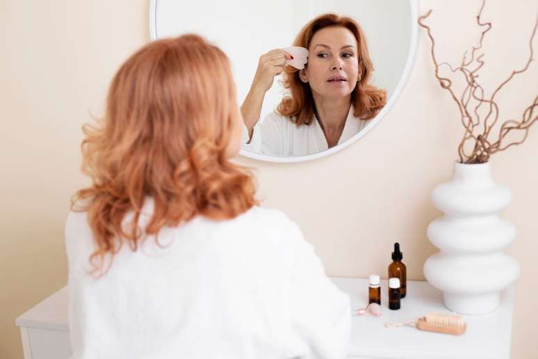 Entenda os impactos da menopausa na pele e no cabelo |