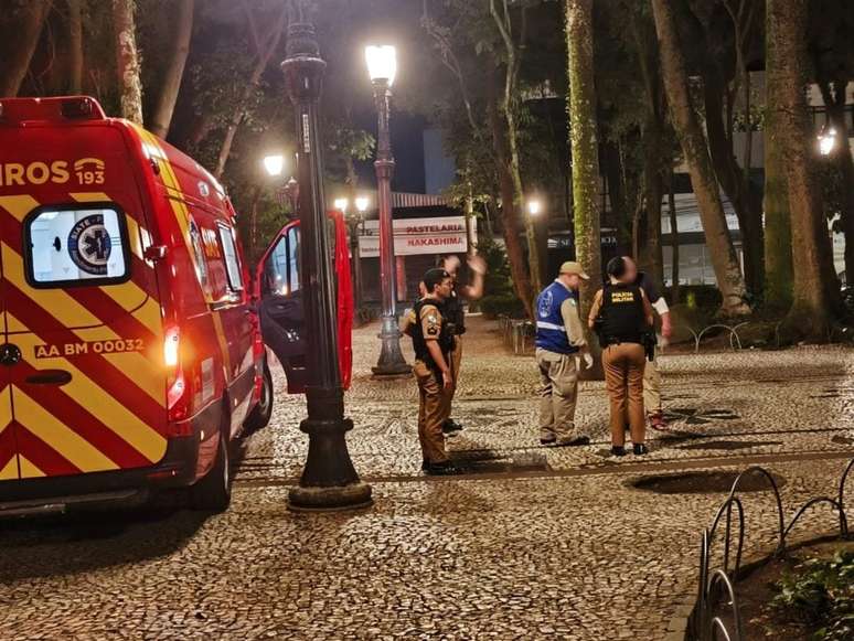 Homem é atacado com tesoura após catador de recicláveis acusá-lo de furto em Curitiba