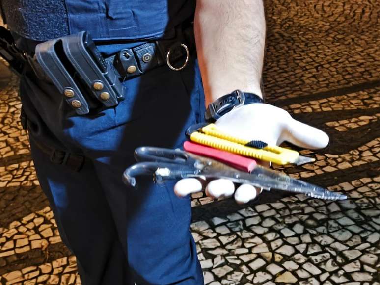 Homem é atacado com tesoura após catador de recicláveis acusá-lo de furto em Curitiba