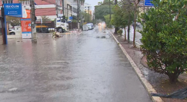 Capital gaúcha volta a sofrer inundações em decorrência das chuvas
