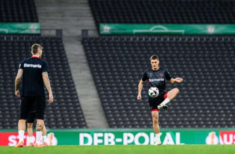 Divulgação/ Bayer Leverkusen - Legenda: Jogadores do Bayer Leverkusen durante treinamento da equipe -